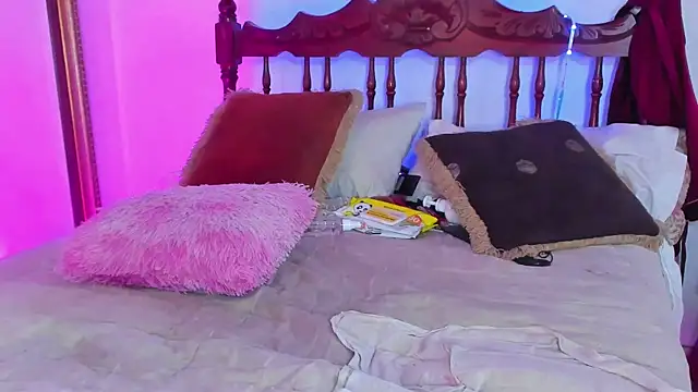 Arianna Moore online show from April 2026 10:04:01 PM