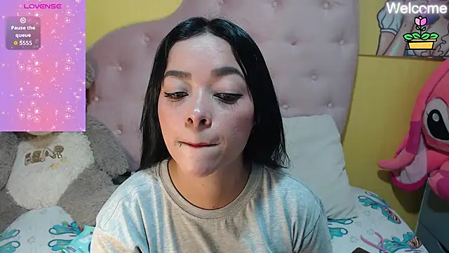 Snapshot of Sophiiee_Gray chatting on May 2026 01:44:01 AM Sophiiee Gray online show from May 2026 01:44:01 AM