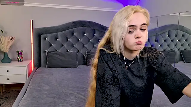 Bambi Bloom online show from March 2026 07:15:01 AM