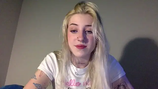 Snapshot of EmmyWet chatting on February 2026 08:20:01 PM EmmyWet online show from February 2026 08:20:01 PM