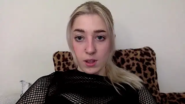 Snapshot of EmmyWet chatting on March 2026 01:18:01 PM EmmyWet online show from March 2026 01:18:01 PM