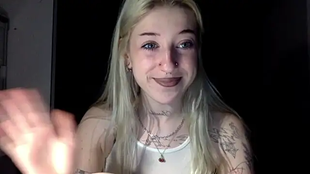 Snapshot of EmmyWet chatting on March 2026 08:14:01 PM EmmyWet online show from March 2026 08:14:01 PM