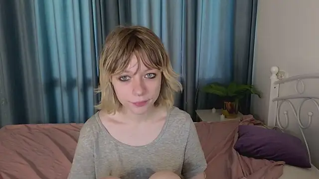 Snapshot of MollySally chatting on May 2026 04:10:01 AM MollySally online show from May 2026 04:10:01 AM