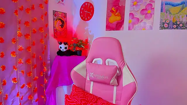 Madeline 21 online show from April 2026 12:17:02 PM