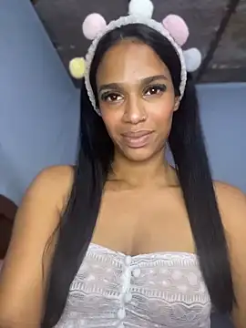 Snapshot of FlorSalvaje_ chatting on May 2026 12:41:01 AM FlorSalvaje online show from May 2026 12:41:01 AM