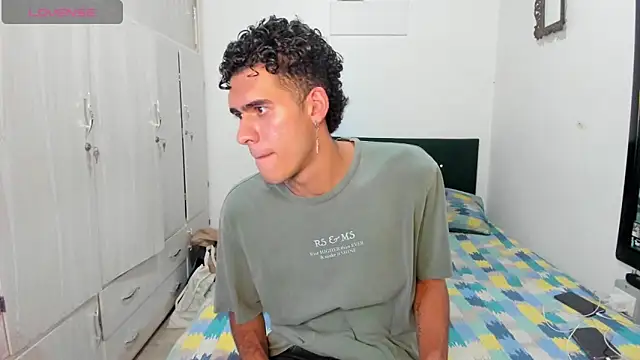 Snapshot of Jean_And_PaulXL chatting on March 2026 10:16:01 PM Jean And PaulXL online show from March 2026 10:16:01 PM