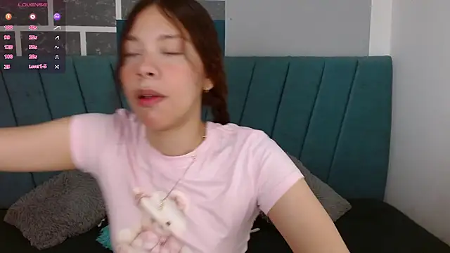 Snapshot of Sweet_kitty_05 chatting on March 2026 11:43:02 PM Sweet kitty 05 online show from March 2026 11:43:02 PM