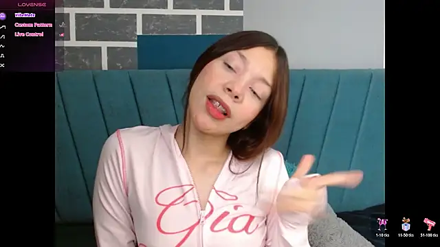 Snapshot of Sweet_kitty_05 chatting on April 2026 11:53:02 PM Sweet kitty 05 online show from April 2026 11:53:02 PM