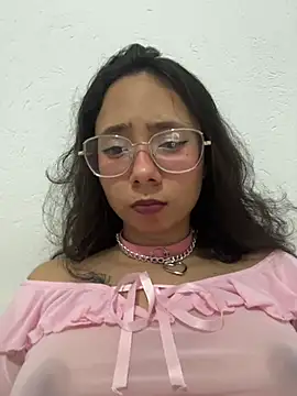 Snapshot of Aliciaa-petite chatting on May 2026 03:59:01 AM Aliciaa-petite online show from May 2026 03:59:01 AM
