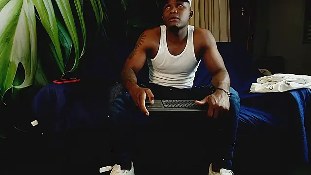 Snapshot of DarianWill18 chatting on March 2026 03:08:01 AM DarianWill18 online show from March 2026 03:08:01 AM