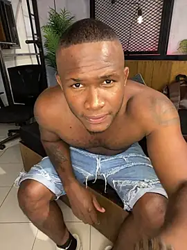 Snapshot of DarianWill18 chatting on March 2026 03:32:01 AM DarianWill18 online show from March 2026 03:32:01 AM