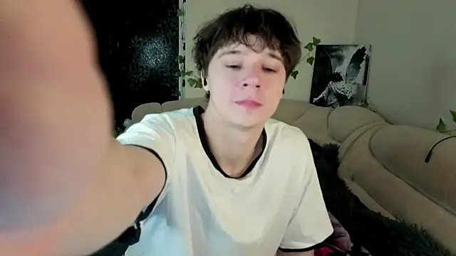 Snapshot of AnthonyCuutie chatting on April 2026 06:43:02 AM AnthonyCuutie online show from April 2026 06:43:02 AM