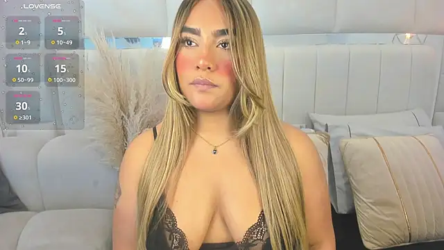 Snapshot of angueljonnes chatting on April 2026 04:57:01 AM angueljonnes online show from April 2026 04:57:01 AM