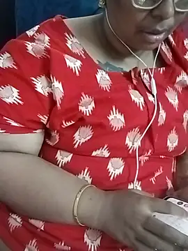 Snapshot of deepika-mallus chatting on June 2026 07:17:01 AM deepika-mallus online show from June 2026 07:17:01 AM