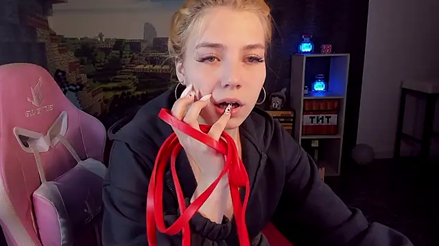 Snapshot of RosaFowler chatting on March 2026 09:42:01 AM RosaFowler online show from March 2026 09:42:01 AM