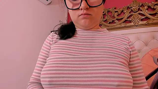 Snapshot of AllyRoux chatting on April 2026 11:58:02 AM AllyRoux online show from April 2026 11:58:02 AM