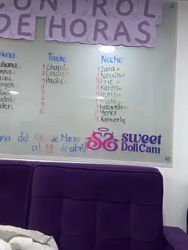   Nahomy online show from April 2026 11:32:01 AM