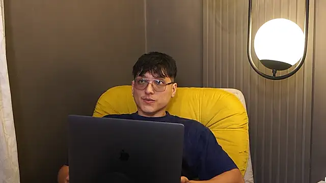 Mia and Belmonth online show from March 2026 07:02:02 PM