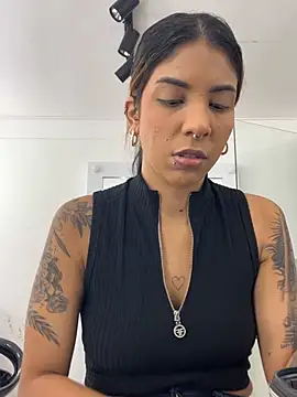 Snapshot of VioletaHills_ chatting on June 2026 12:14:01 PM VioletaHills online show from June 2026 12:14:01 PM