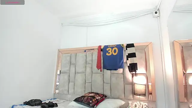 Snapshot of Titan_Moreno_ chatting on July 2026 03:32:01 AM Titan Moreno online show from July 2026 03:32:01 AM