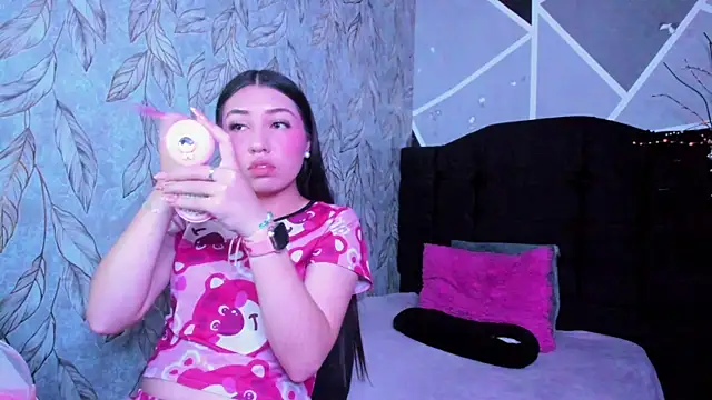 Snapshot of eilen_pink chatting on April 2026 12:32:02 PM eilen pink online show from April 2026 12:32:02 PM