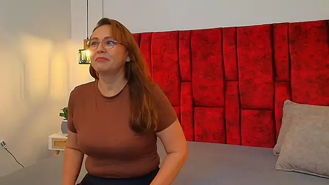 Snapshot of _Monaliza_ chatting on May 2026 12:33:02 PM Monaliza online show from May 2026 12:33:02 PM