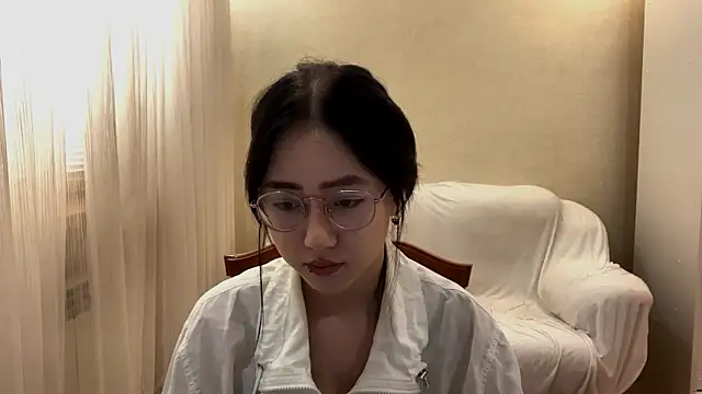 Snapshot of SolvedGlobe chatting on May 2026 01:06:01 PM SolvedGlobe online show from May 2026 01:06:01 PM