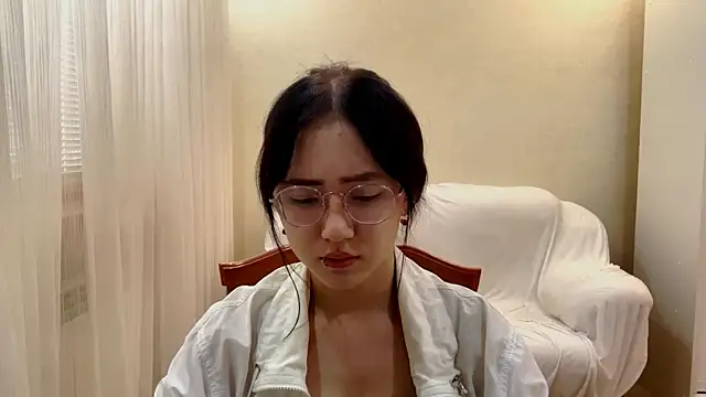 Snapshot of SolvedGlobe chatting on May 2026 02:45:01 PM SolvedGlobe online show from May 2026 02:45:01 PM