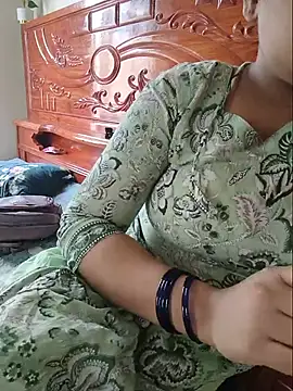 Snapshot of Beauty-3 chatting on June 2026 05:04:01 AM Beauty-3 online show from June 2026 05:04:01 AM