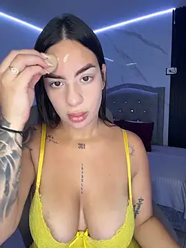 Snapshot of Lisabrown_23 chatting on April 2026 12:15:01 AM Lisabrown 23 online show from April 2026 12:15:01 AM
