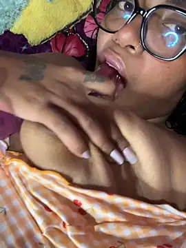 Snapshot of Piel_Canella chatting on March 2026 01:24:02 AM Piel Canella online show from March 2026 01:24:02 AM