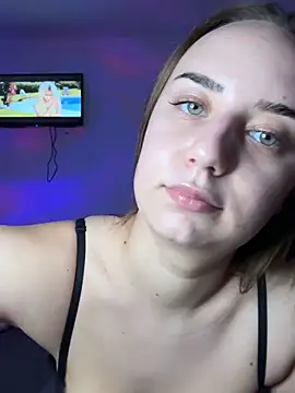 Snapshot of adellasweet chatting on March 2026 04:10:01 PM adellasweet online show from March 2026 04:10:01 PM