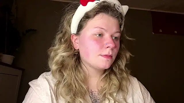 YoungAlina online show from April 2026 10:33:01 PM