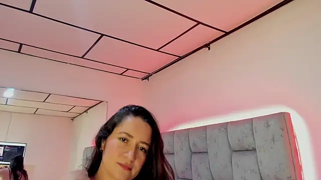 Scarlet Goddess online show from March 2026 01:18:01 PM