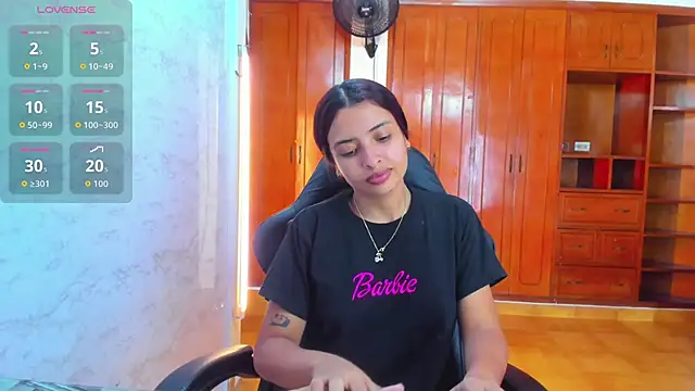 Snapshot of lizzie_skinny chatting on May 2026 07:00:02 PM lizzie skinny online show from May 2026 07:00:02 PM