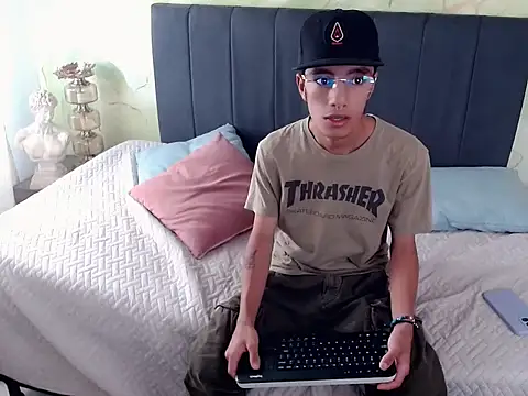 abraham xo online show from March 2026 01:05:01 PM