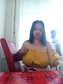 Snapshot of roxana_e43 chatting on June 2026 03:40:01 AM roxana e43 online show from June 2026 03:40:01 AM