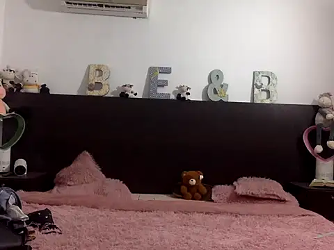 mommy-Milf online show from March 2026 01:18:01 PM