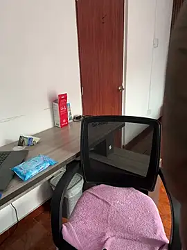 Emi rousse online show from March 2026 12:19:02 PM