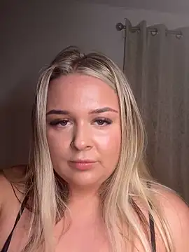 Snapshot of Goldieluxe chatting on March 2026 12:34:02 AM Goldieluxe online show from March 2026 12:34:02 AM