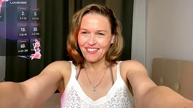 Lizacams online show from May 2026 04:01:02 PM