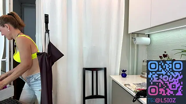 Lizacams online show from July 2026 04:37:02 PM