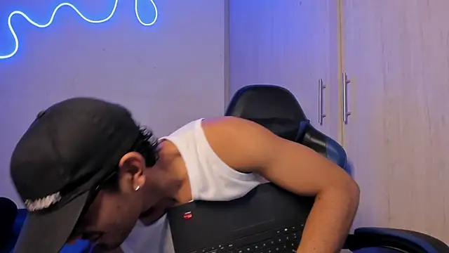 Snapshot of jossi12345j chatting on April 2026 01:14:01 AM jossi12345j online show from April 2026 01:14:01 AM