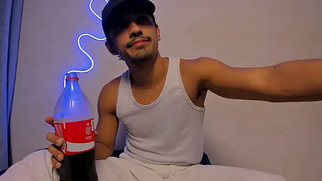 Snapshot of jossi12345j chatting on April 2026 02:44:02 AM jossi12345j online show from April 2026 02:44:02 AM