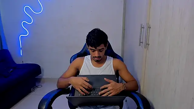 Snapshot of jossi12345j chatting on April 2026 01:49:02 PM jossi12345j online show from April 2026 01:49:02 PM