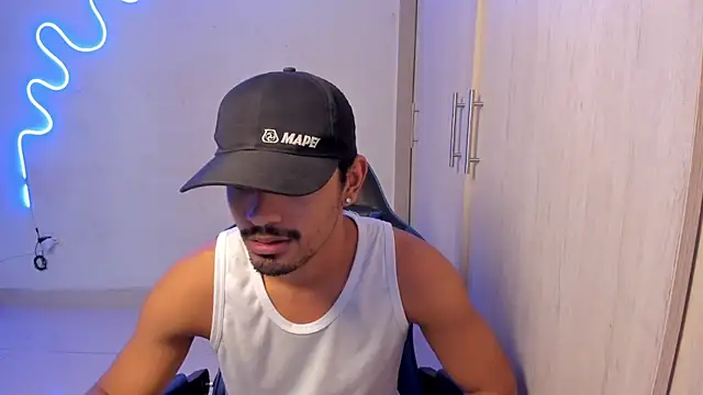 Snapshot of jossi12345j chatting on April 2026 05:02:02 AM jossi12345j online show from April 2026 05:02:02 AM