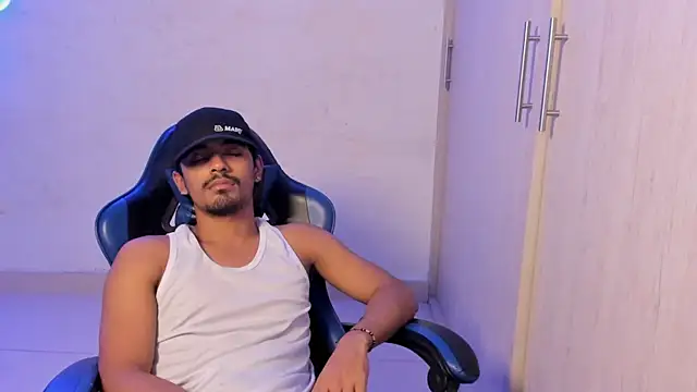 Snapshot of jossi12345j chatting on April 2026 09:05:01 AM jossi12345j online show from April 2026 09:05:01 AM