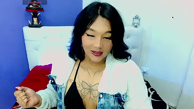 Snapshot of isadoraqueeen chatting on March 2026 01:19:01 AM isadoraqueeen online show from March 2026 01:19:01 AM