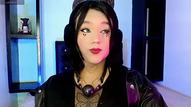 Snapshot of isadoraqueeen chatting on April 2026 04:23:02 AM isadoraqueeen online show from April 2026 04:23:02 AM