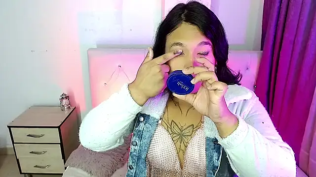 Snapshot of isadoraqueeen chatting on April 2026 07:32:01 PM isadoraqueeen online show from April 2026 07:32:01 PM